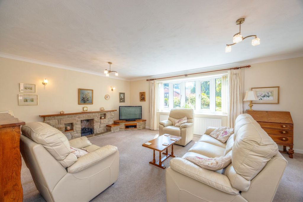 Property photo 2 of 30