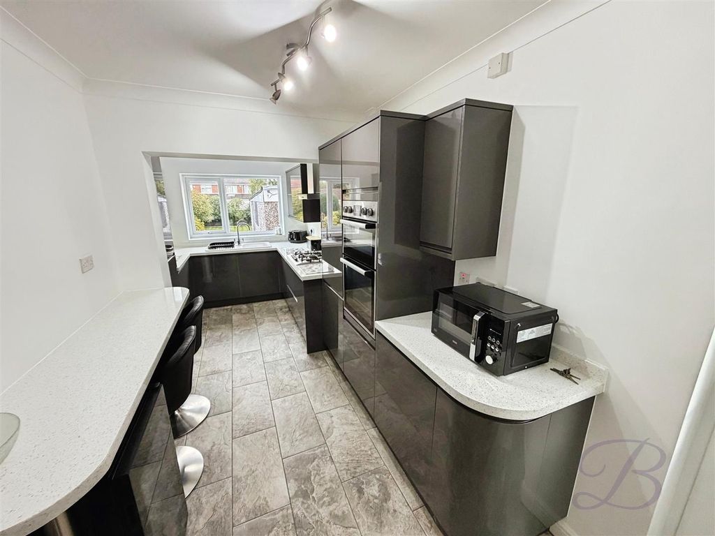 Property photo 2 of 17 Kitchen