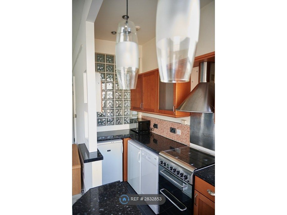 Property photo 3 of 14 Kitchen 02