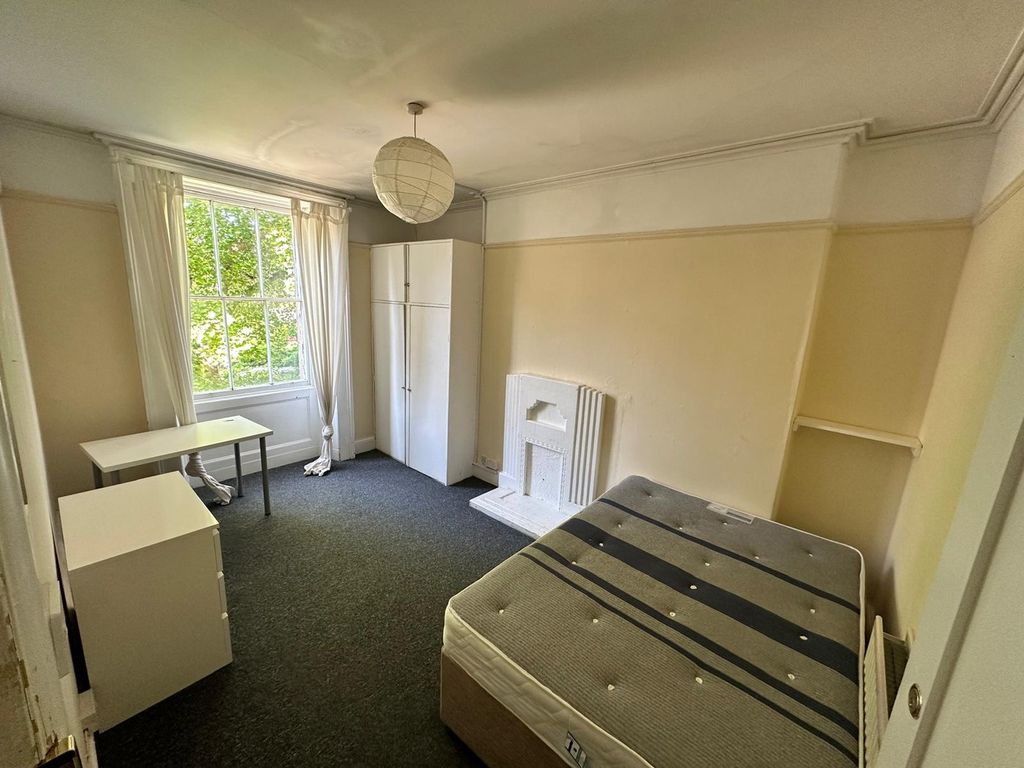 Property photo 2 of 16 A Spacious And Bright Double Bedroom Featuring Amp...