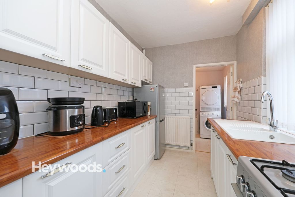 Property photo 3 of 24