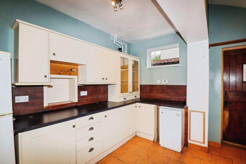 Property photo 2 of 26