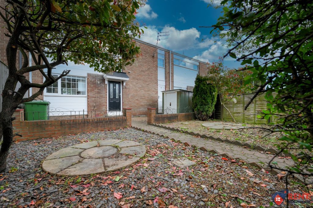 Property photo 1 of 12 Photo 4
