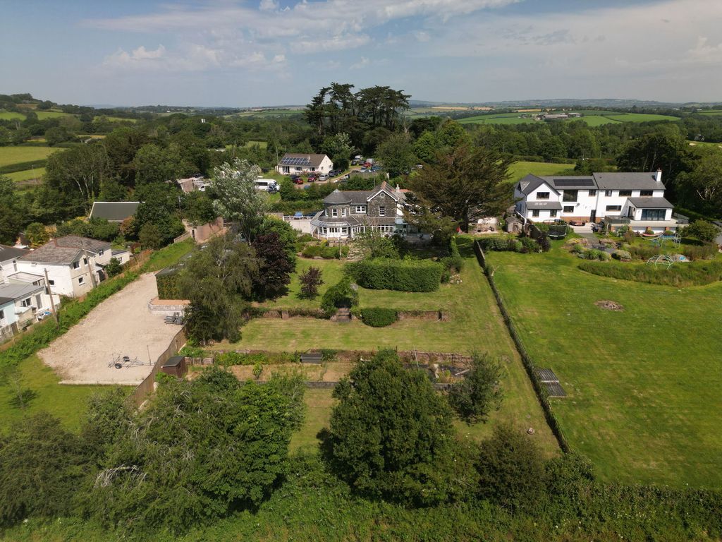 Property photo 1 of 40