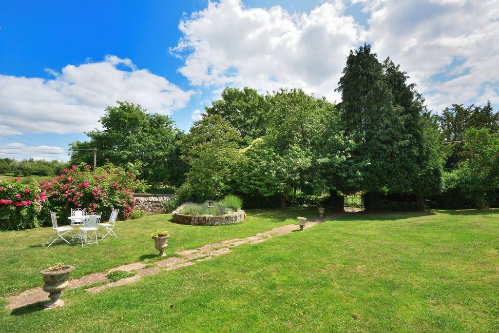 Property photo 3 of 28