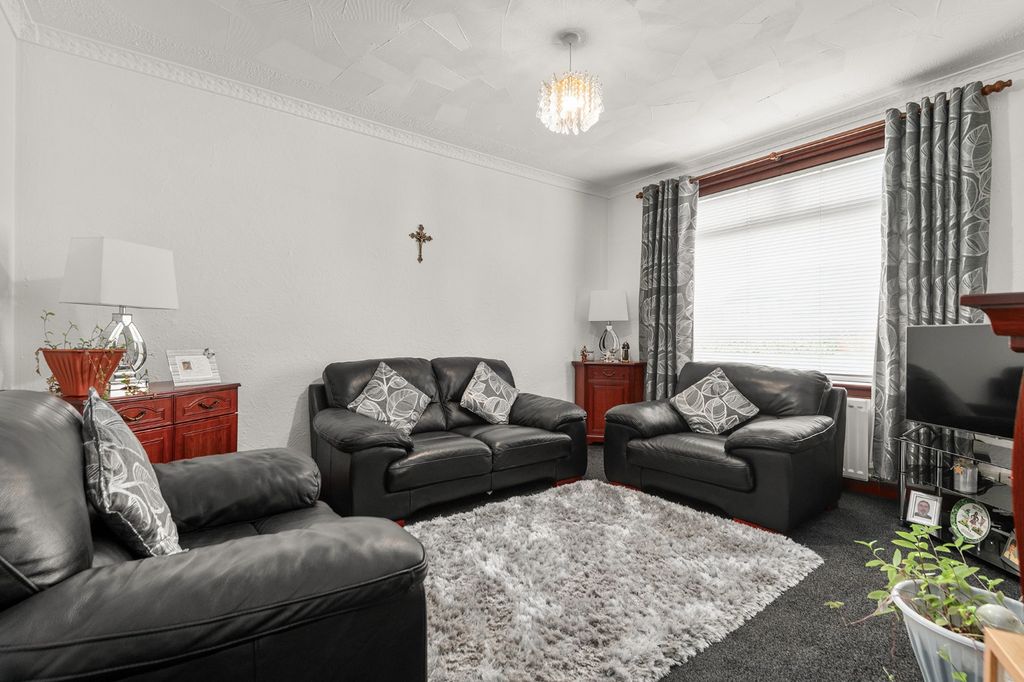 Property photo 2 of 19 5020222