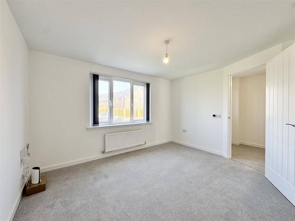 Property photo 3 of 17 Lounge