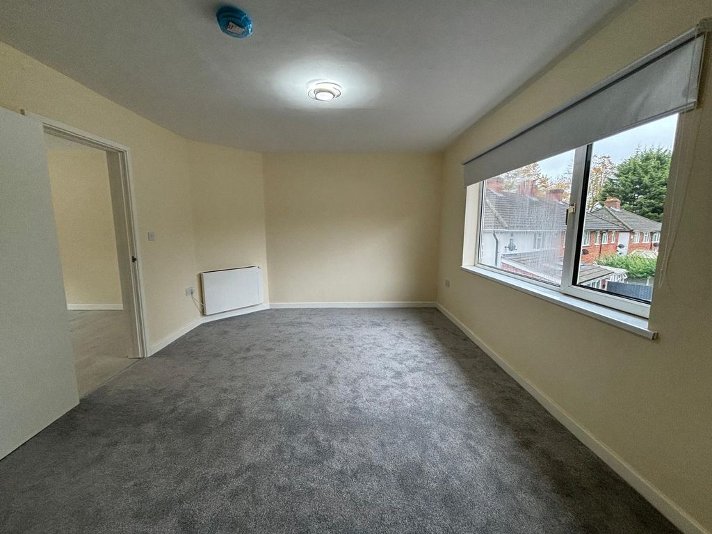 Property photo 3 of 7 Spacious Double Bedroom