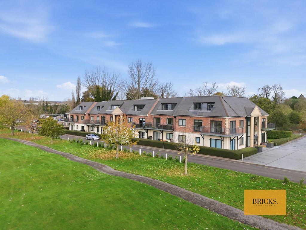 Property photo 2 of 25