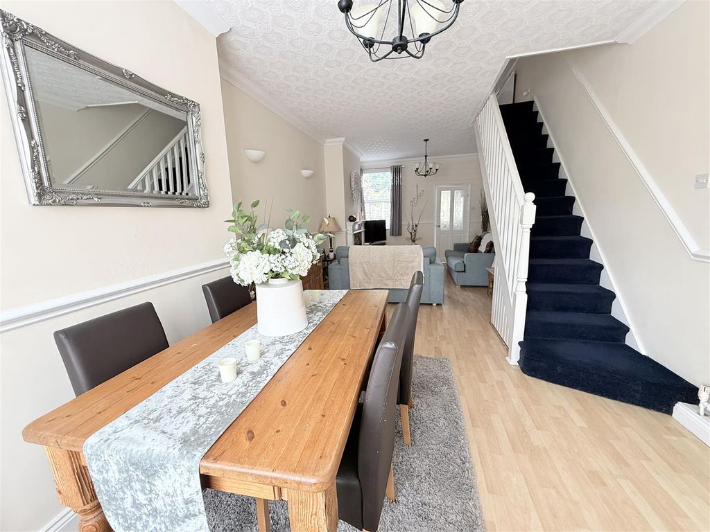 Property photo 3 of 21 Dining Area