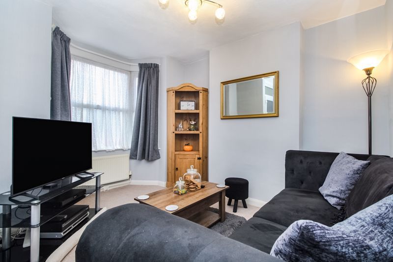 Property photo 3 of 18 Lounge