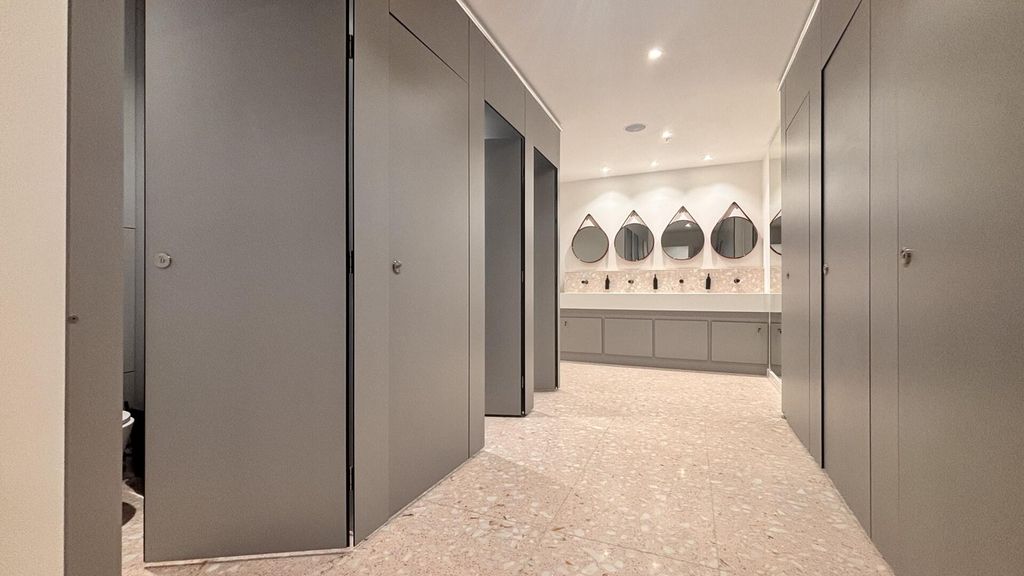 Property photo 2 of 8 Bathroom