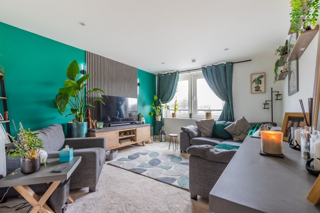 Property photo 1 of 10 7 Hartland House (1 Of 9).Jpg