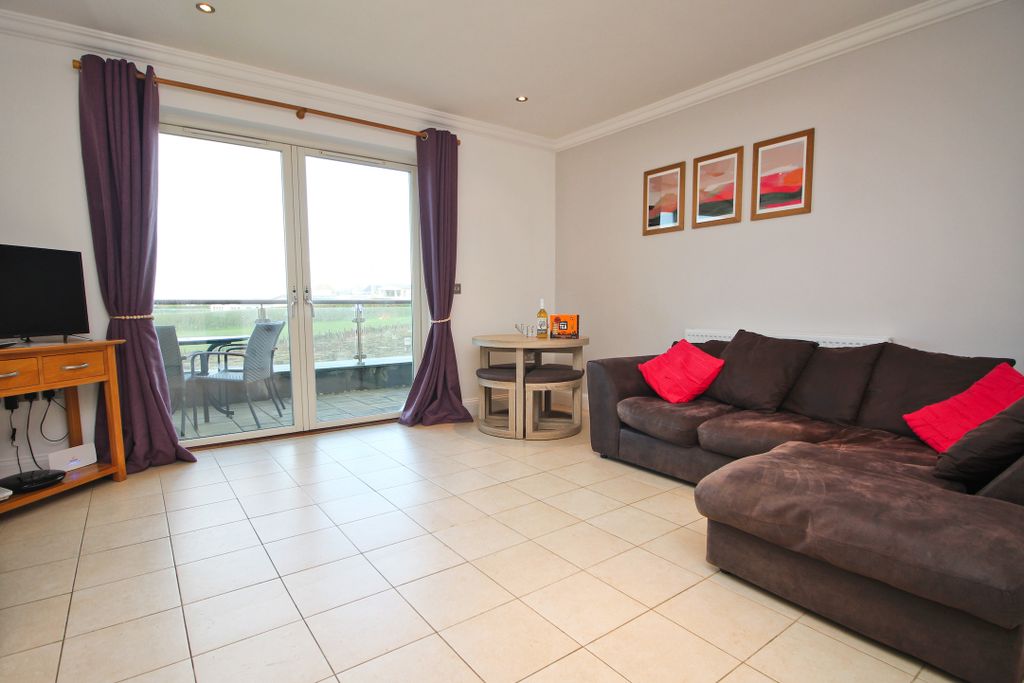 Property photo 2 of 11 Living Space