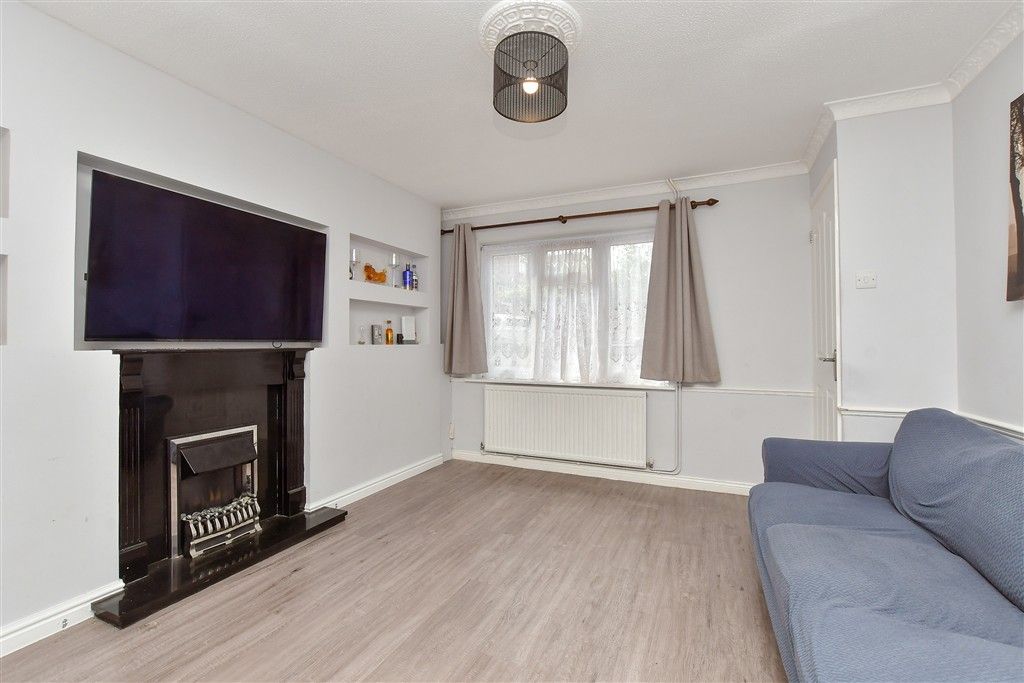 Property photo 3 of 10 Lounge