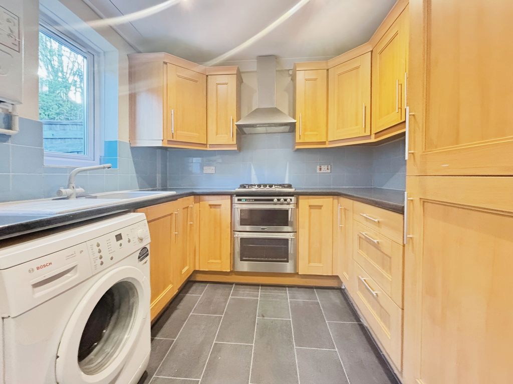 Property photo 2 of 14 Ae7F60B6-c1E22Ec8-9Ff4-46Ad-A237-E3cc7A31c5Ff