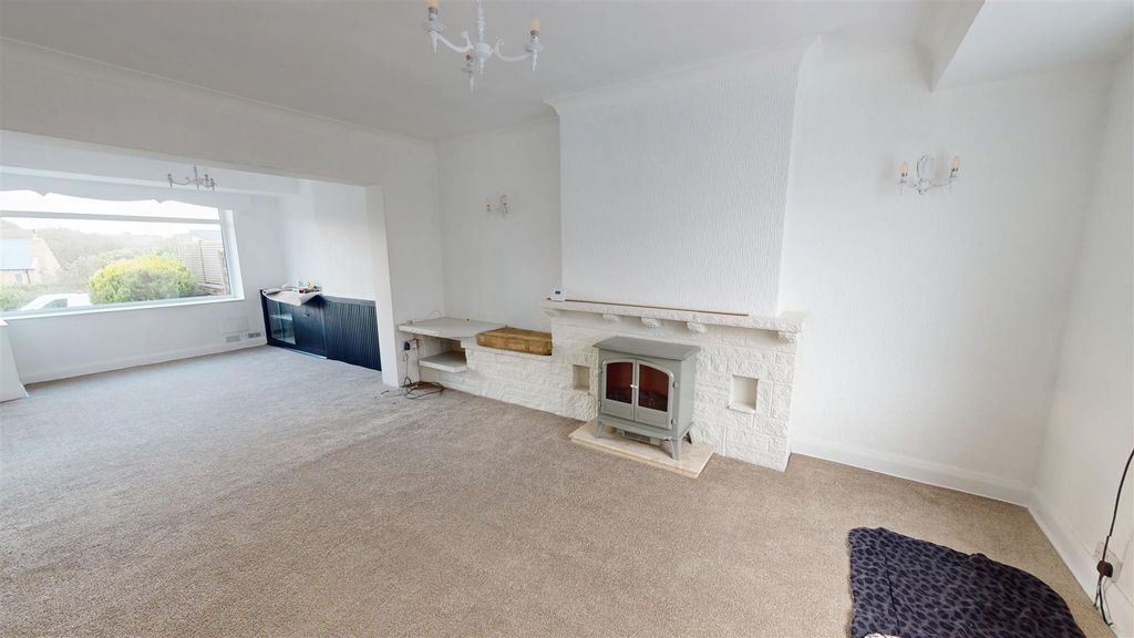 Property photo 3 of 9 Living/Dining Room