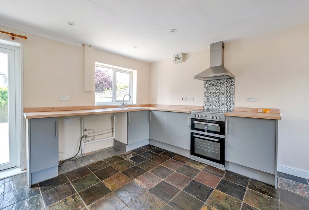 Property photo 2 of 19 Kitchen