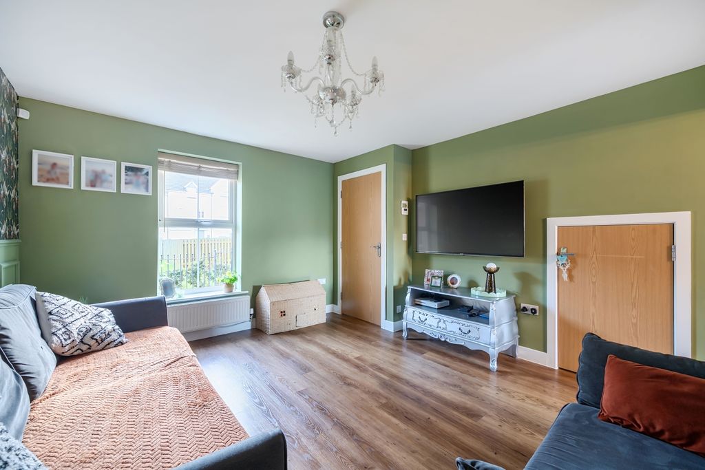 Property photo 3 of 19 1394827-17-695ba174578Ae