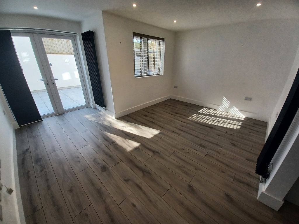 Property photo 3 of 18 Lounge/Diner