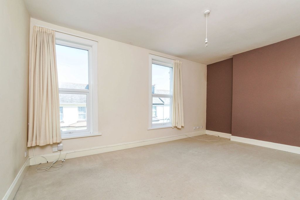 Property photo 3 of 7