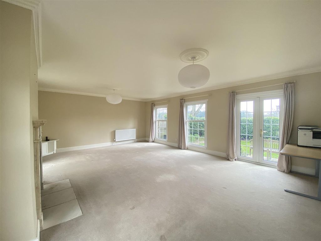 Property photo 3 of 16 Living Room
