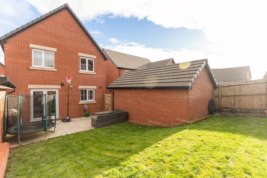 Property photo 2 of 25