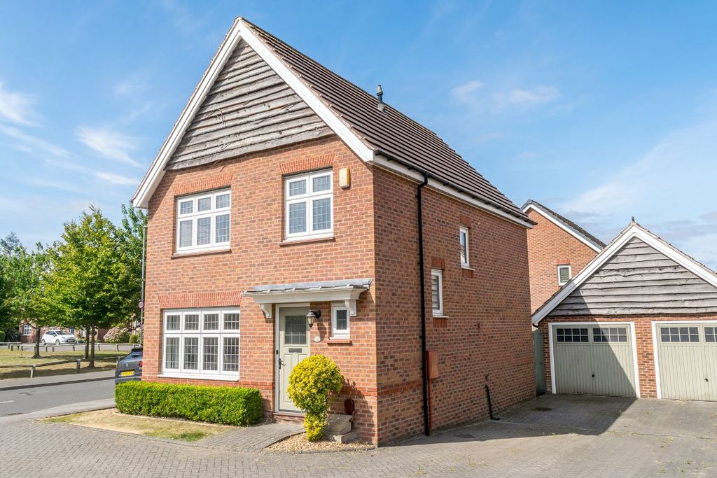 Property photo 1 of 32