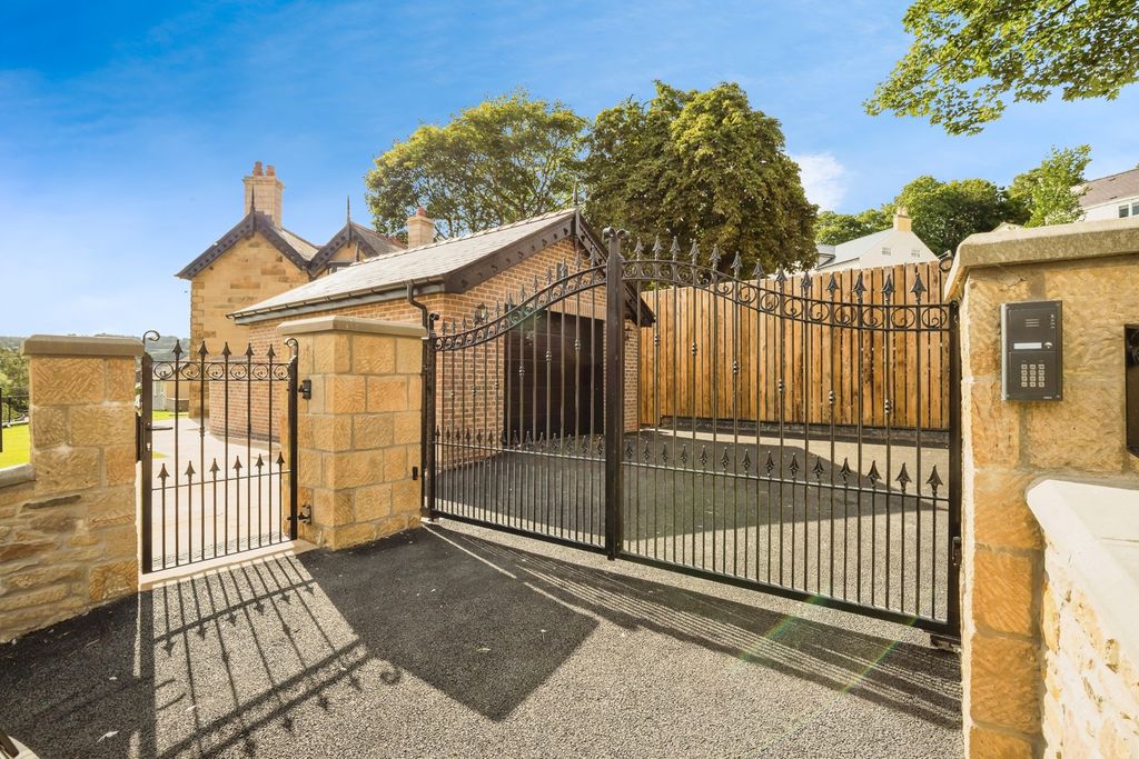 Property photo 3 of 17 Photo