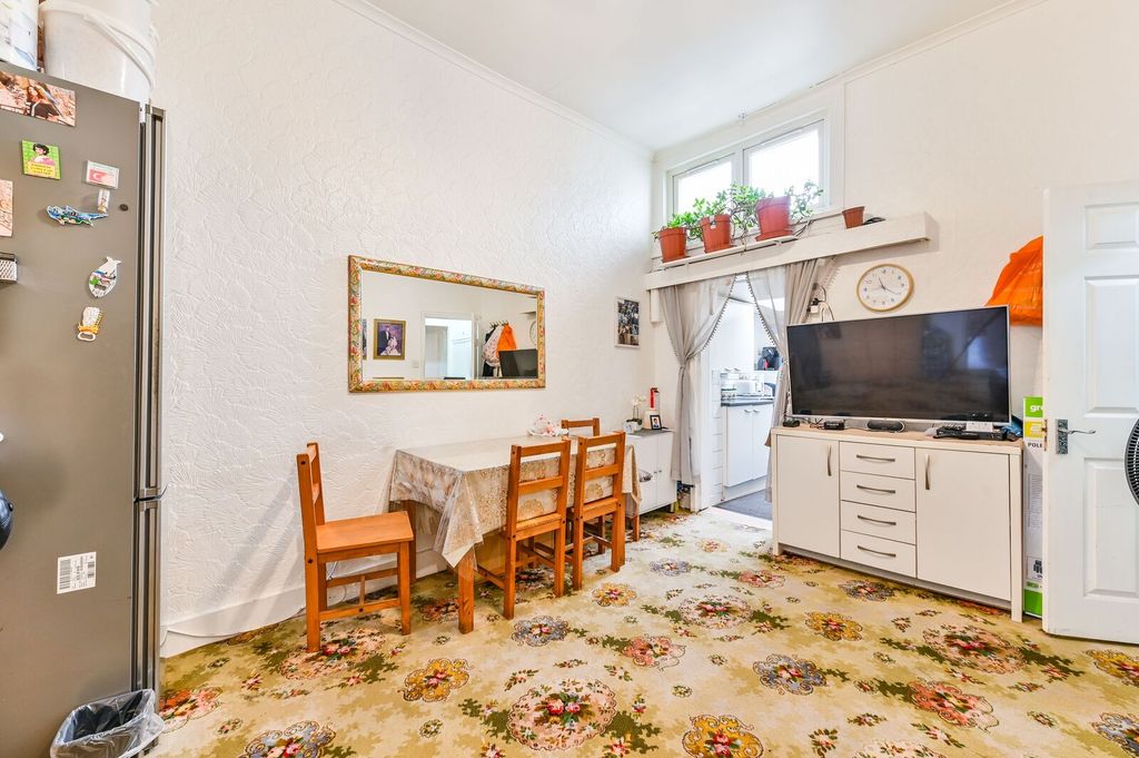 Property photo 3 of 25