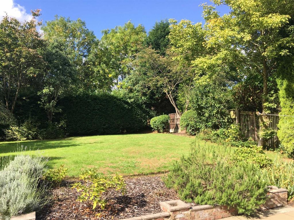 Property photo 2 of 11