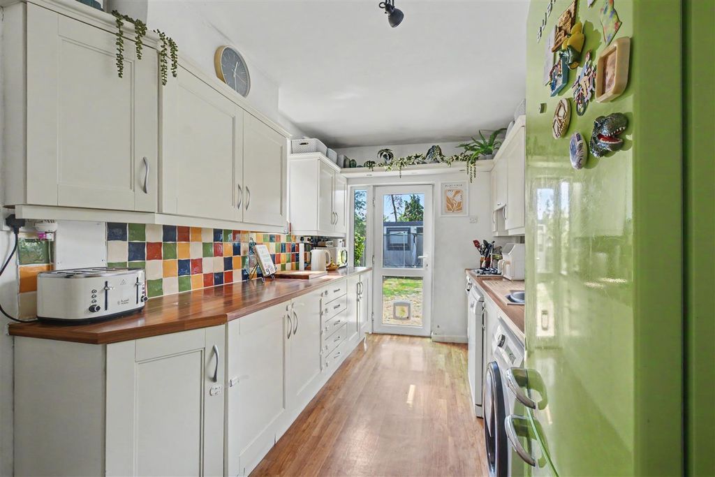 Property photo 3 of 25 Kitchen