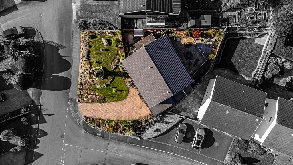 Property photo 3 of 52