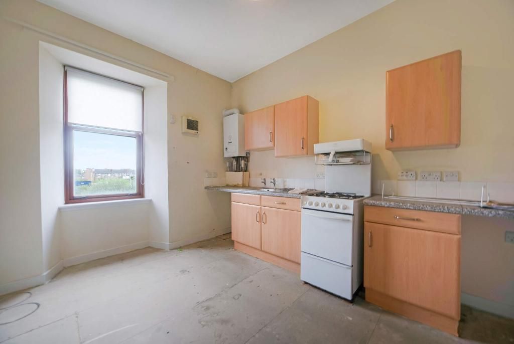 Property photo 3 of 17 Kitchen