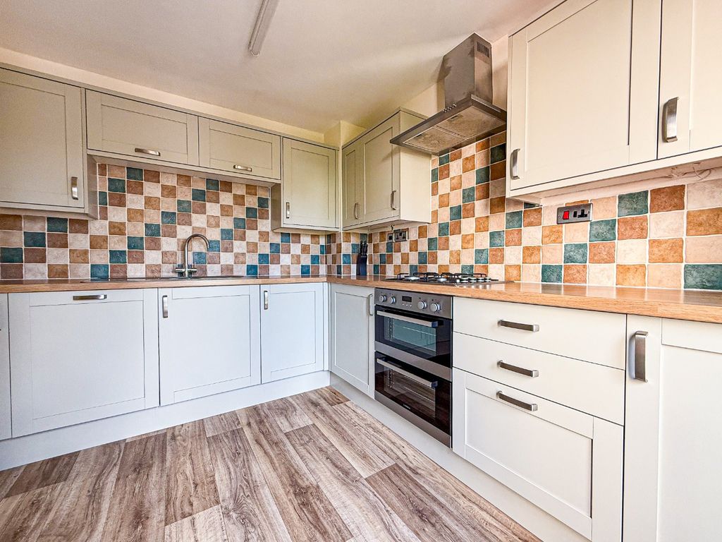 Property photo 2 of 15 4531658