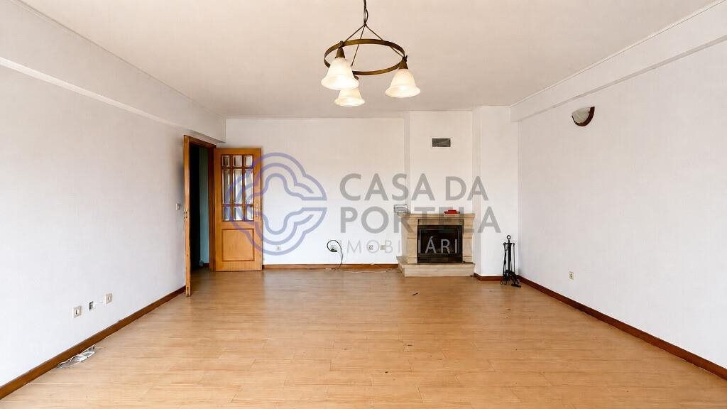 Property photo 1 of 17 T3 With Balcony And 2 Parking Spaces - Leça Do Balio