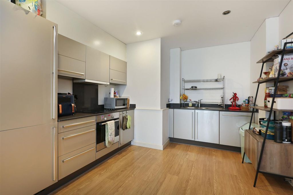 Property photo 3 of 10 Kitchen.Jpeg