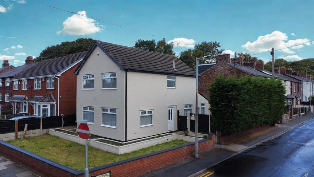 Property photo 1 of 28 Ormskirk Road For Sale