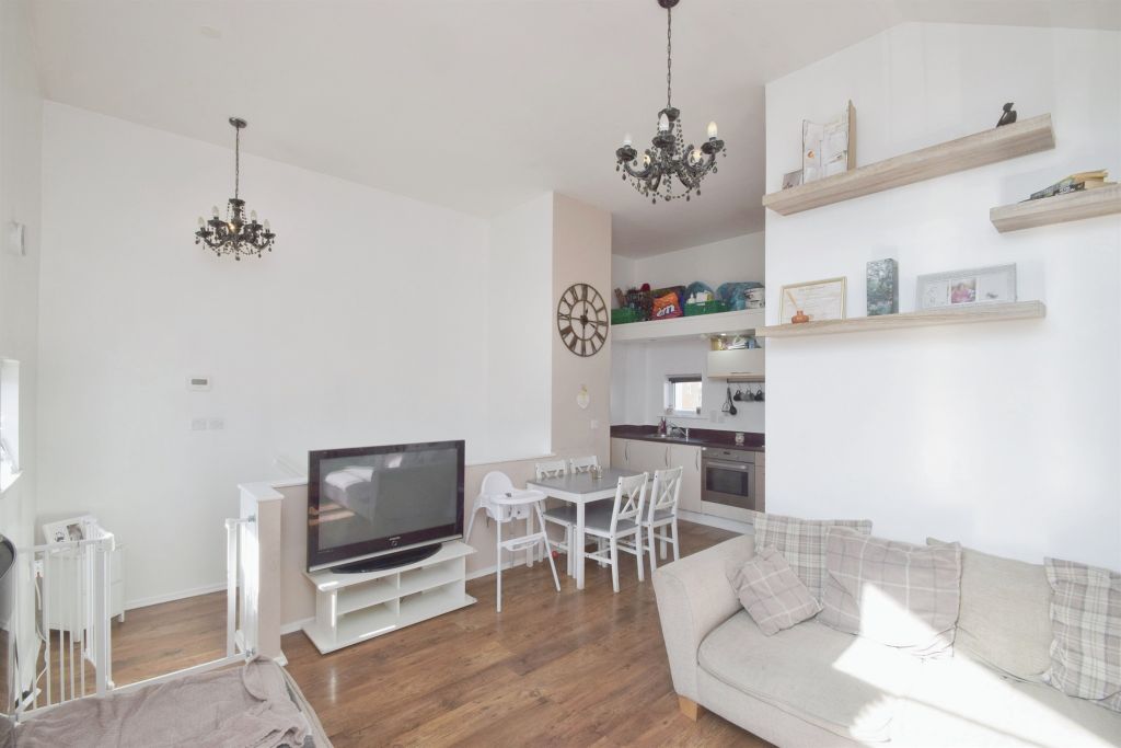 Property photo 3 of 17