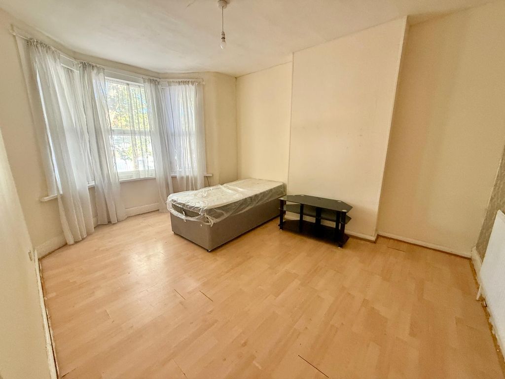 Property photo 2 of 6 Gallery