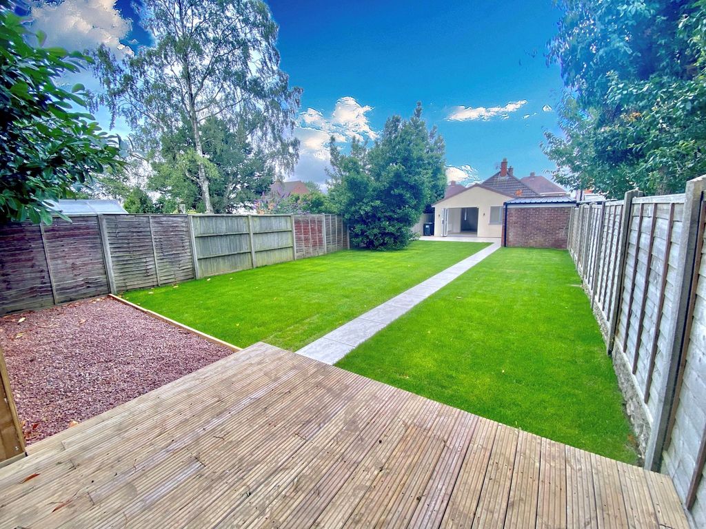Property photo 2 of 34 Garden
