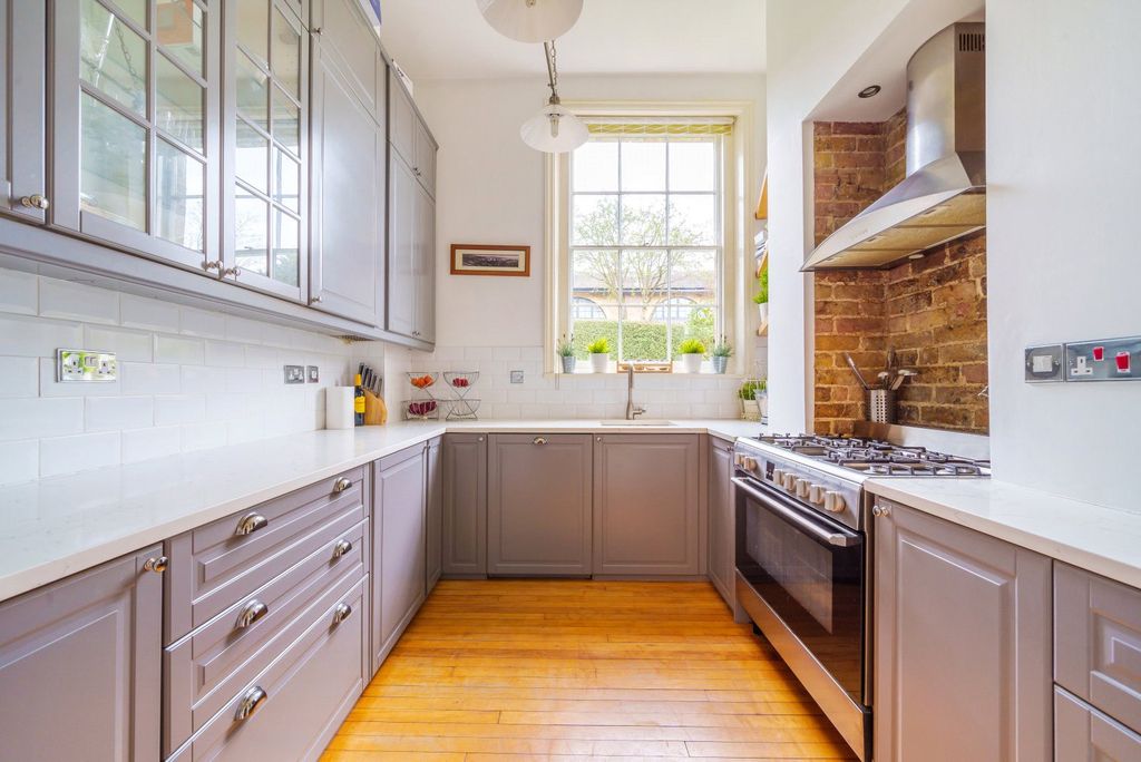 2 bed flat for saleLaleham Abbey, Laleham, Staines-Upon-Thames TW18