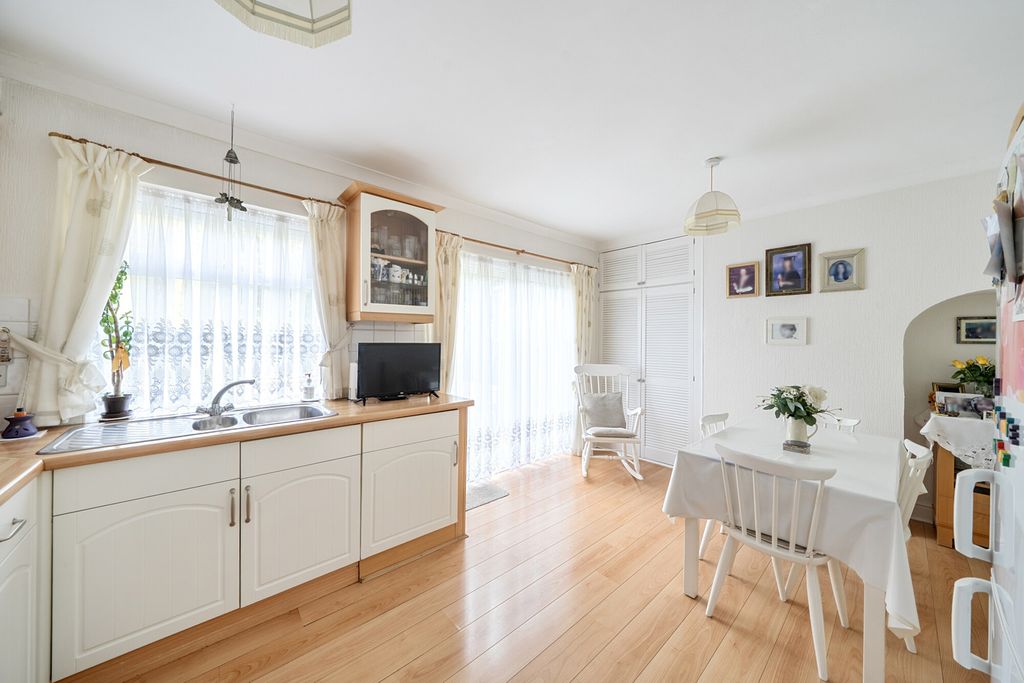 Property photo 3 of 15 1455397-10-69Fb39...