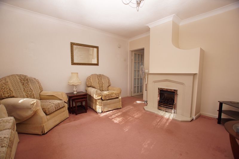 Property photo 3 of 18 Lounge