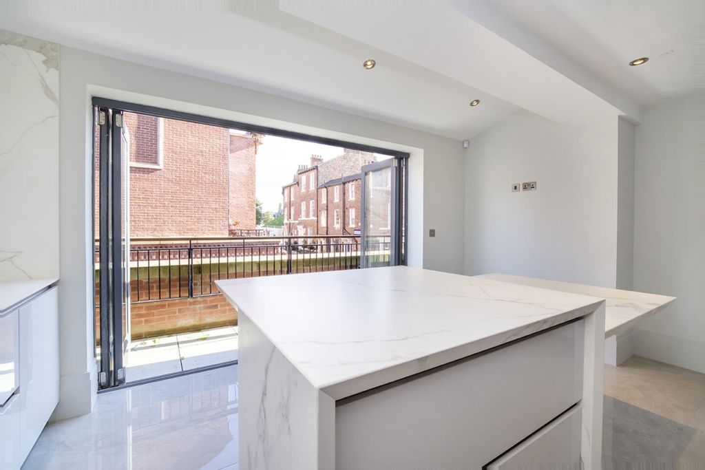 Property photo 3 of 21 18