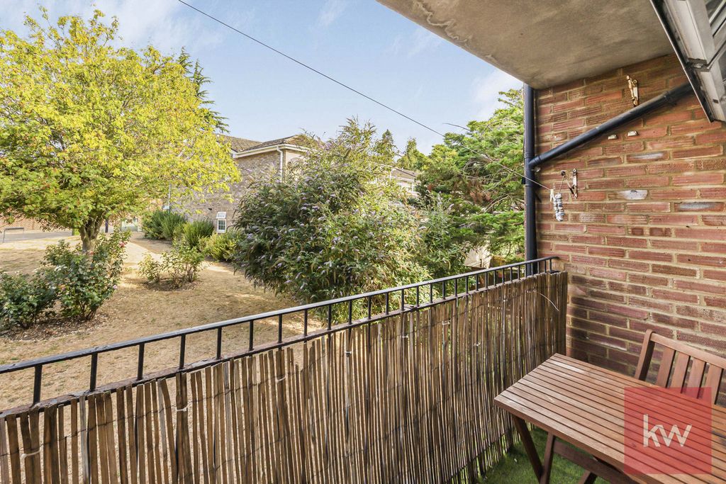 Property photo 2 of 21