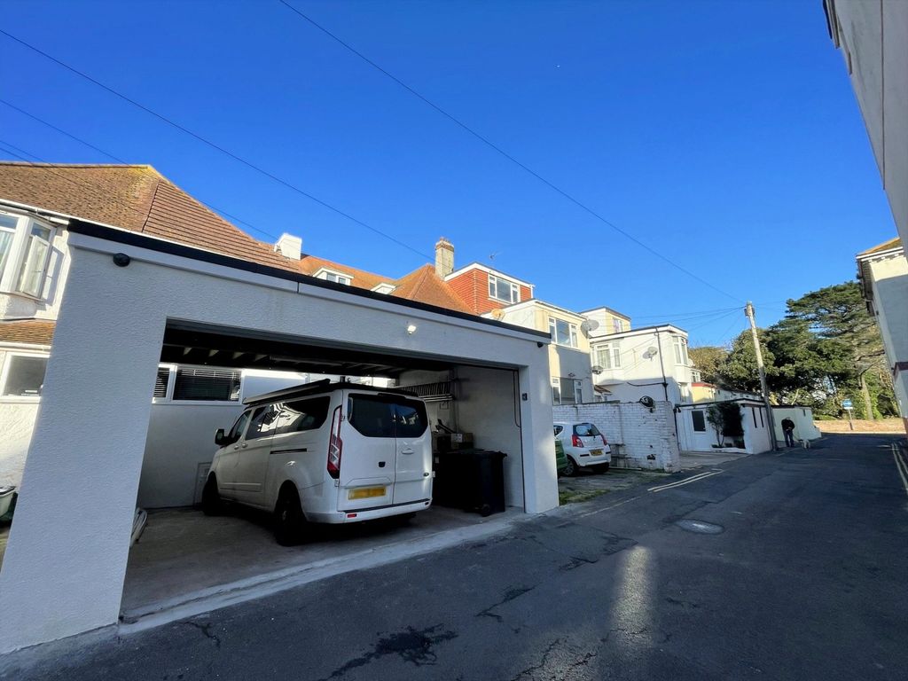 Property photo 2 of 27 Picture No. 37