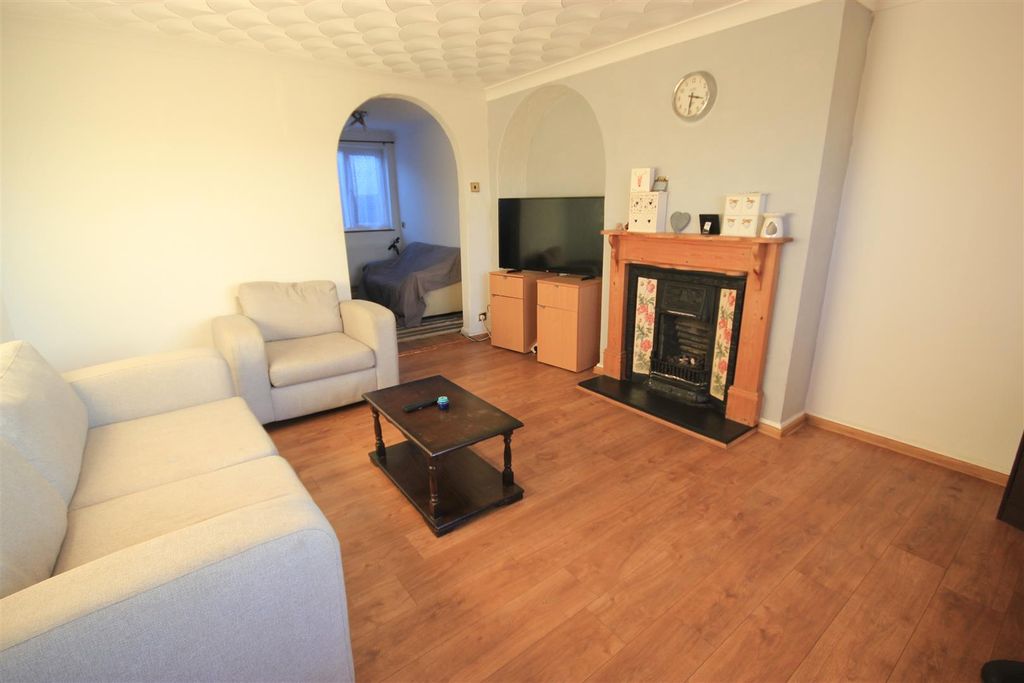 Property photo 2 of 13 Lounge 3.Jpg