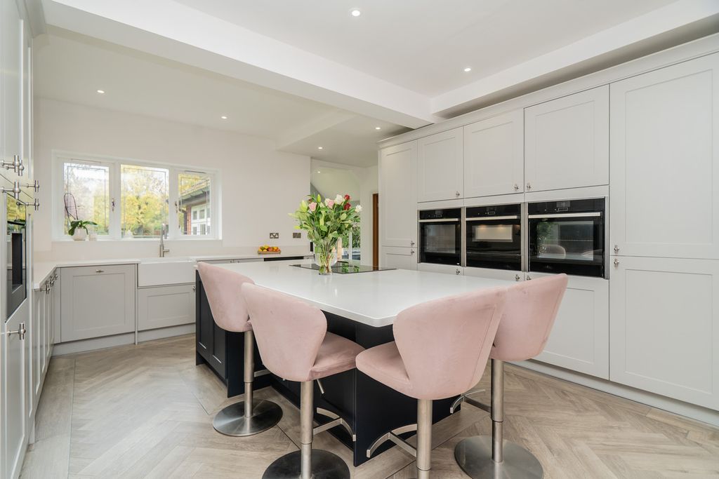 Property photo 2 of 43