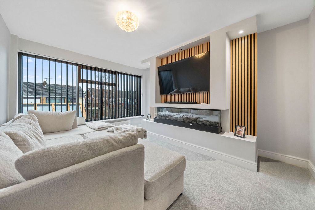 Property photo 2 of 21